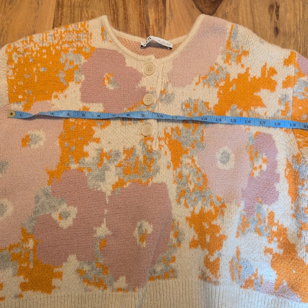 Zara Flower Sweater/Cardigan - Picture 6 of 7